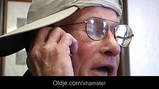 Opvliegende man moet ...